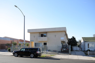 4934 Maplewood Ave in Los Angeles, CA - Building Photo - Building Photo