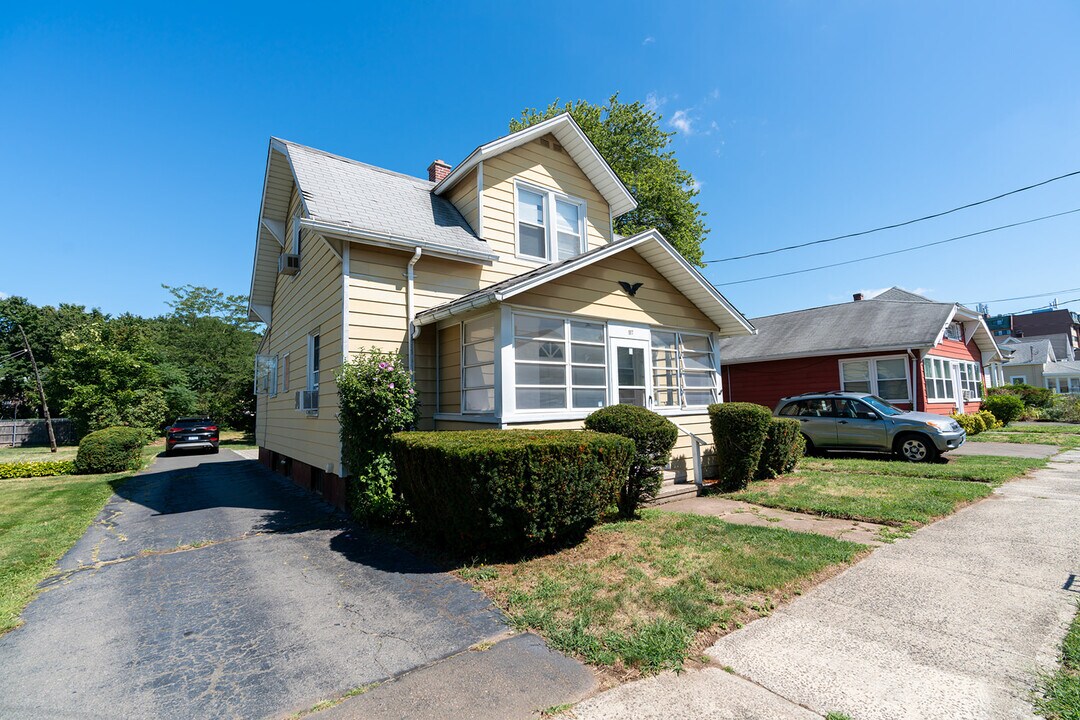 117 School St in Hamden, CT - Building Photo