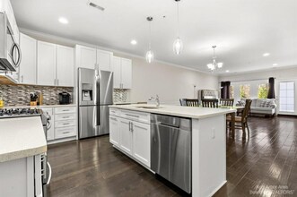 5570 Arbor Chase Dr in Ann Arbor, MI - Building Photo - Building Photo