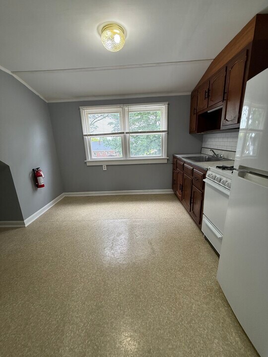 29 W 7th St, Unit 2nd floor in Clifton, NJ - Building Photo