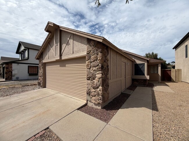 6328 W Mercer Ln in Glendale, AZ - Building Photo - Building Photo