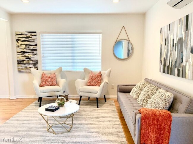 819 S Grand View St in Los Angeles, CA - Building Photo - Building Photo