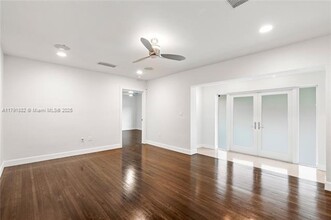 3505 Crystal View Ct in Miami, FL - Building Photo - Building Photo