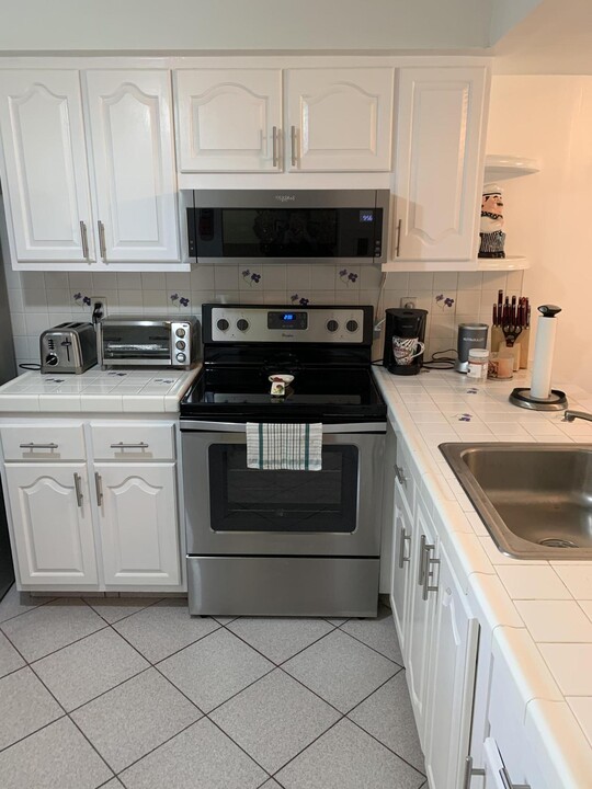 4502 Martinique Way-Unit -B1 in Coconut Creek, FL - Foto de edificio