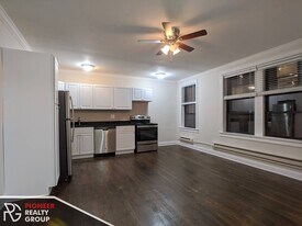 3340 N Marshfield Ave, Unit 3345-209 in Chicago, IL - Building Photo