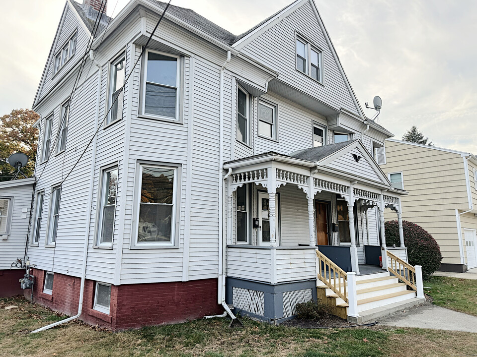 154 Hawthorne Ave in Derby, CT - Building Photo