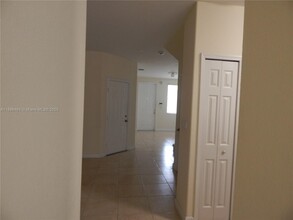 10205 NW 10th St in Miami, FL - Building Photo - Building Photo