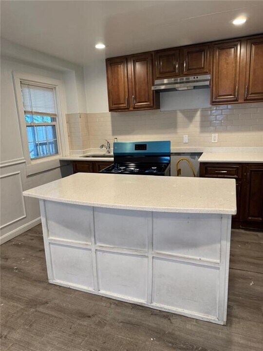 9 Greystone Ave in North Providence, RI - Building Photo