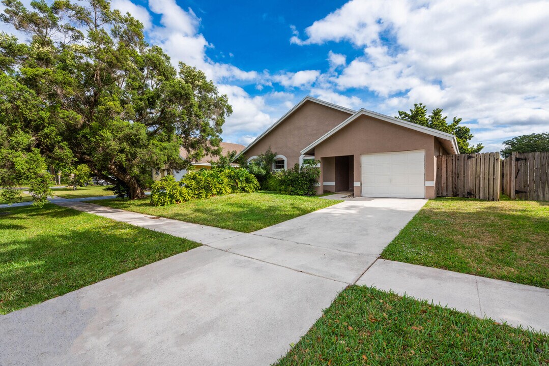 22576 Sawfish Terrace in Boca Raton, FL - Building Photo