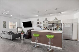 1111 S Akard St in Dallas, TX - Foto de edificio - Building Photo