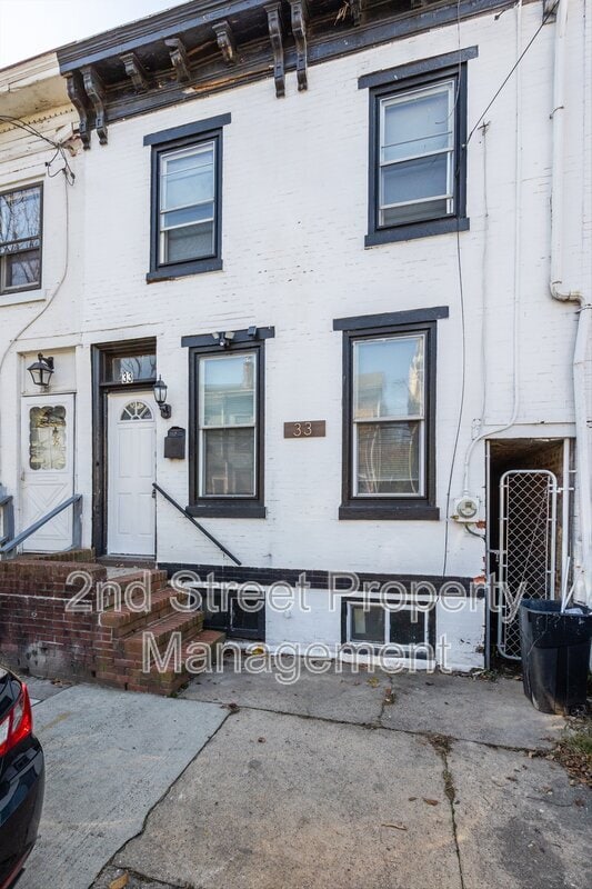 property at 33 Oak St
