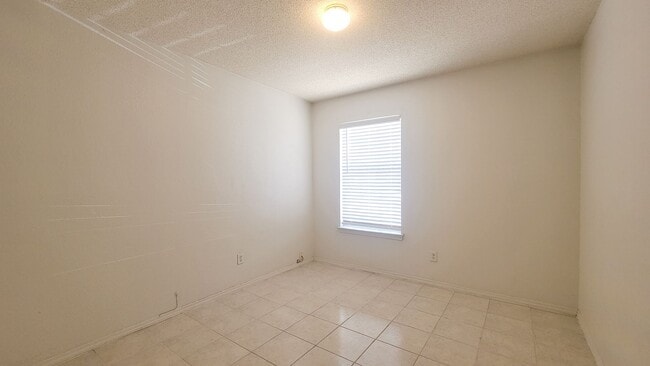 10449 Valle Suave Dr in Socorro, TX - Foto de edificio - Building Photo