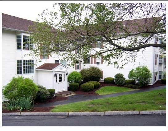 Hillside View Apartments in Concord, NH - Foto de edificio - Building Photo