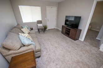 4015 Bay City Rd in Midland, MI - Building Photo - Building Photo