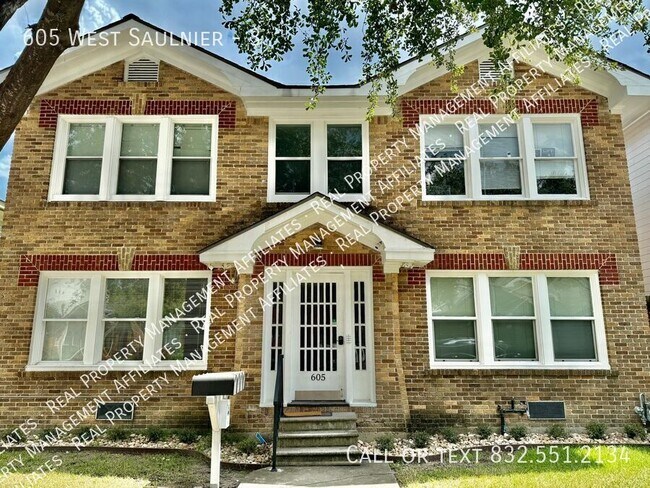 property at 605 W Saulnier St