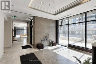 700 Sheppard Ave W in Toronto, ON - Building Photo - Building Photo