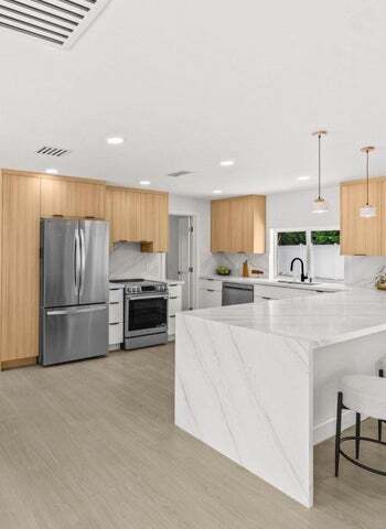 property at 608 SE 2nd Ave