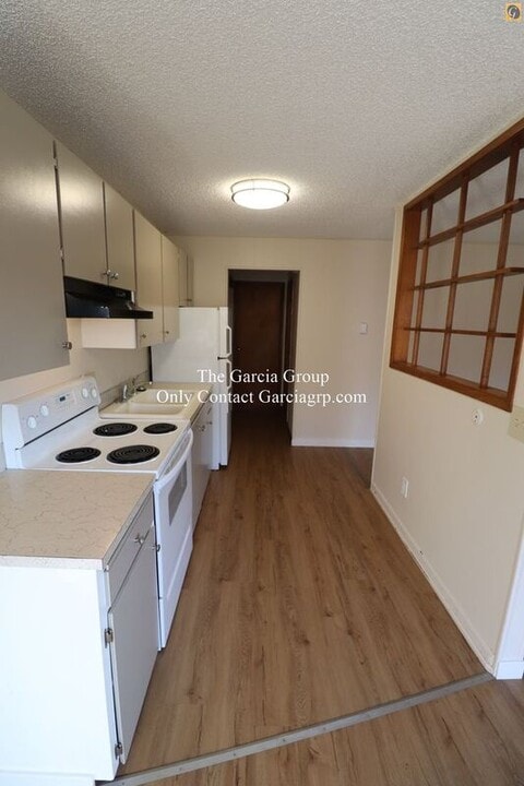 1508 SW Dewitt St in Portland, OR - Foto de edificio