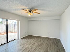 563 Green Springs Pl in West Palm Beach, FL - Building Photo - Building Photo