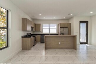 6151 SW 36th Ct in Miramar, FL - Building Photo - Building Photo