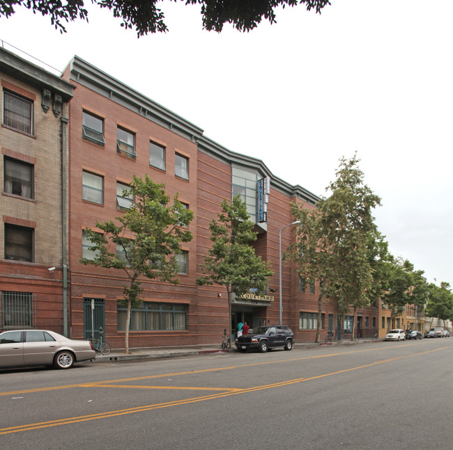 Courtland Hotel Apartments in Los Angeles, CA - Building Photo - Building Photo