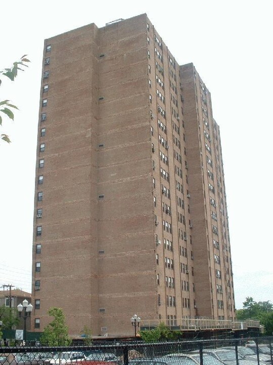 Cliffside Park Senior Citizens Housing Comple in Cliffside Park, NJ - Building Photo