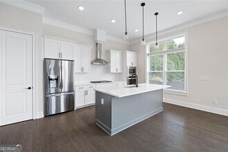 109 Village Green Ave in Woodstock, GA - Foto de edificio - Building Photo