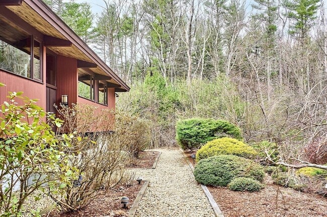 237 Stoney Gate in Carlisle, MA - Foto de edificio - Building Photo