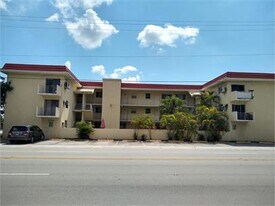 Turf Point Properties in Hialeah, FL - Building Photo