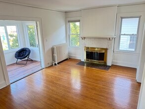 135 Dover Rd, Unit 137 Dover Road in West Hartford, CT - Foto de edificio - Building Photo