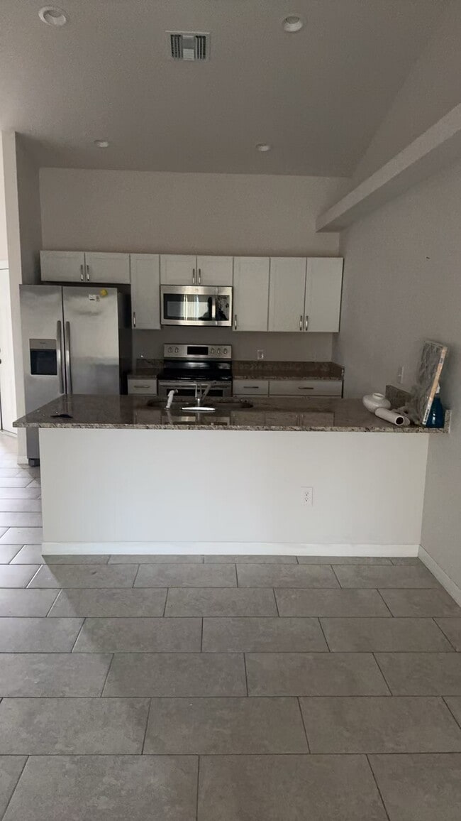 545 SE 4th Ter in Cape Coral, FL - Foto de edificio - Building Photo