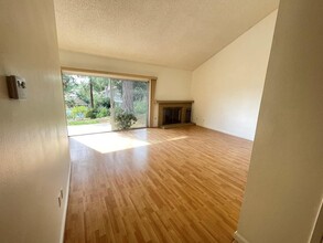 157 Conifer Cir, Unit 157 in Oak Park, CA - Building Photo - Building Photo