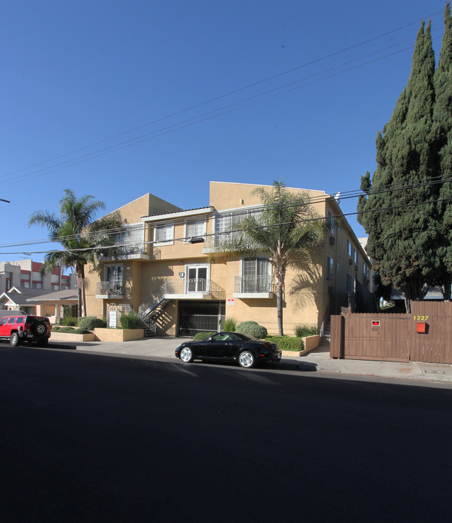 Seward Apartments in Los Angeles, CA - Building Photo - Building Photo