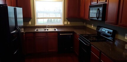 6371 Waldon Center Dr in Village of Clarkston, MI - Foto de edificio - Building Photo