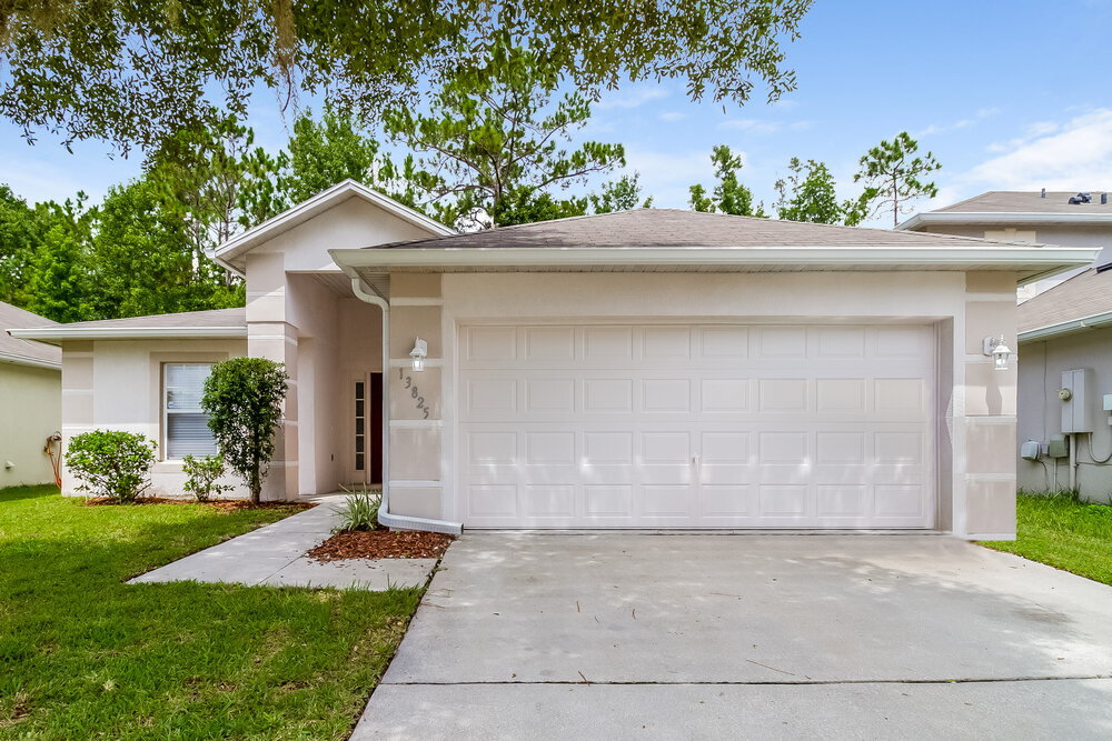 13825 Econ Woods Ln in Orlando, FL - Building Photo