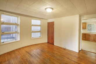 421 Peebles St, Unit 1 in Pittsburgh, PA - Building Photo - Building Photo