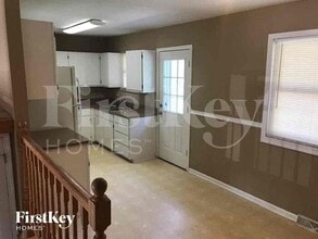 7912 NE 54th St in Kansas City, MO - Foto de edificio - Building Photo