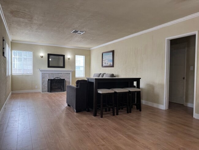 11050 Keswick St in Sun Valley, CA - Building Photo - Building Photo
