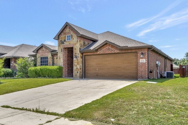 6521 Chalk River Dr in Fort Worth, TX - Building Photo - Building Photo