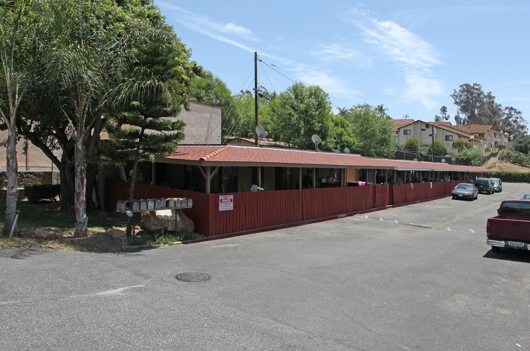 Las Casitas in Fallbrook, CA - Foto de edificio