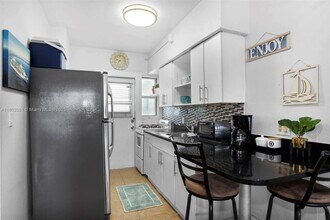 300 74th St in Miami Beach, FL - Building Photo - Building Photo