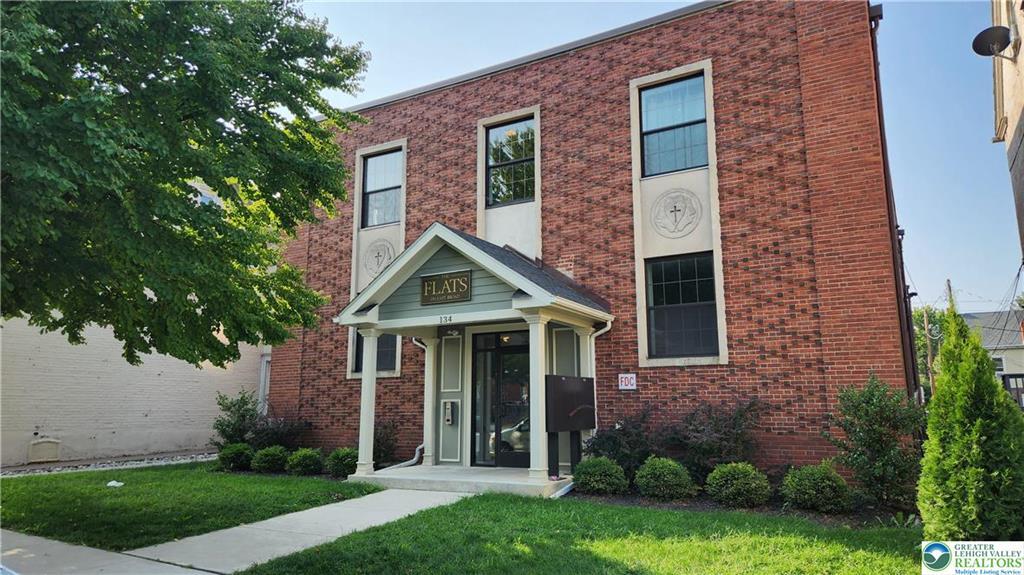 134 E Broad St in Bethlehem, PA - Building Photo