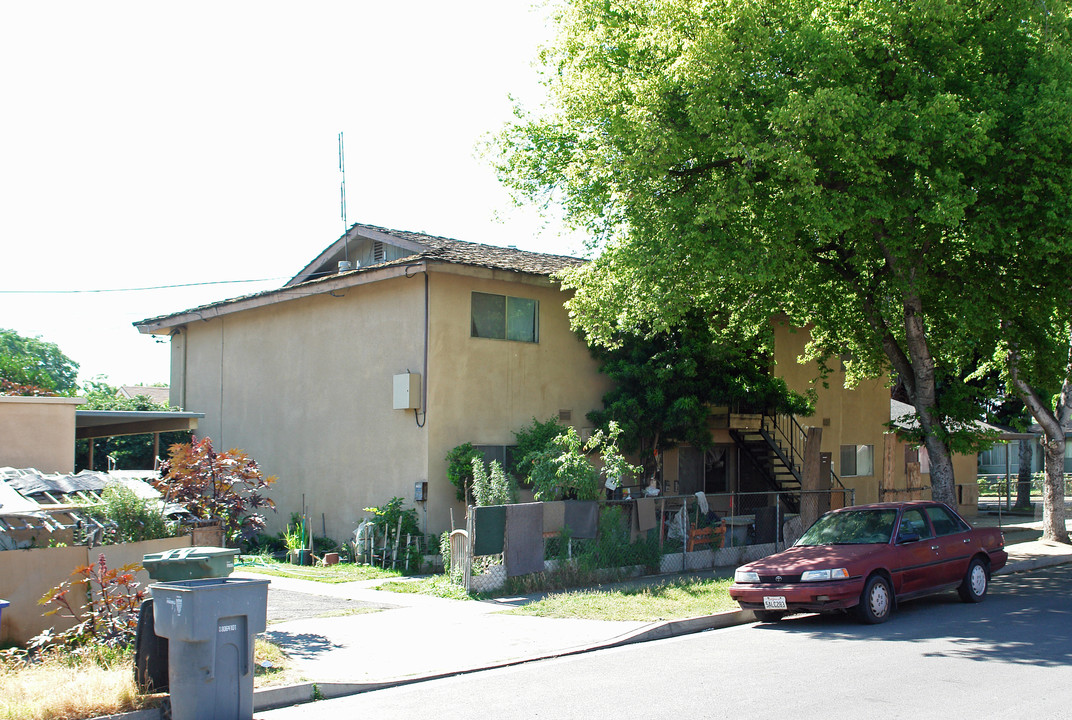 608-620 N Clark St in Fresno, CA - Building Photo