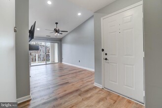 20577 Snowshoe Square in Ashburn, VA - Building Photo - Building Photo