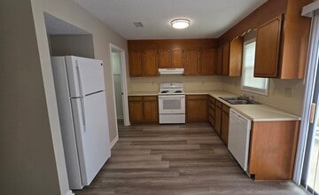 Wellington Place in Hickory, NC - Building Photo - Building Photo