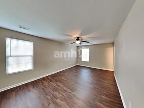 1056 Countess Ln in Spring Hill, TN - Building Photo - Building Photo