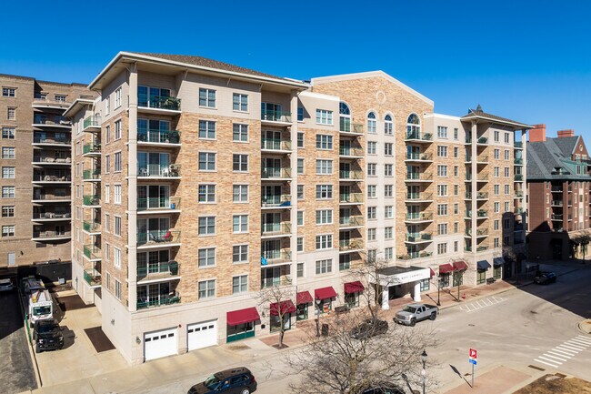 Campbell Courte in Arlington Heights, IL - Foto de edificio - Building Photo