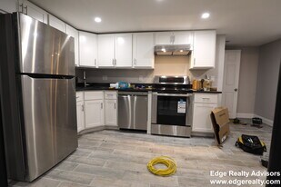 39 Trapelo St, Unit B in Boston, MA - Building Photo
