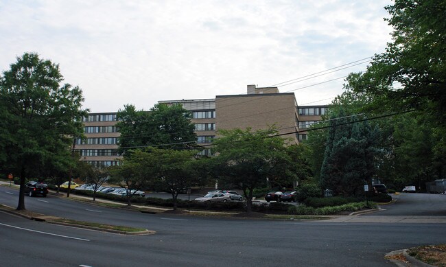 Madison Condominium in Arlington, VA - Building Photo - Building Photo