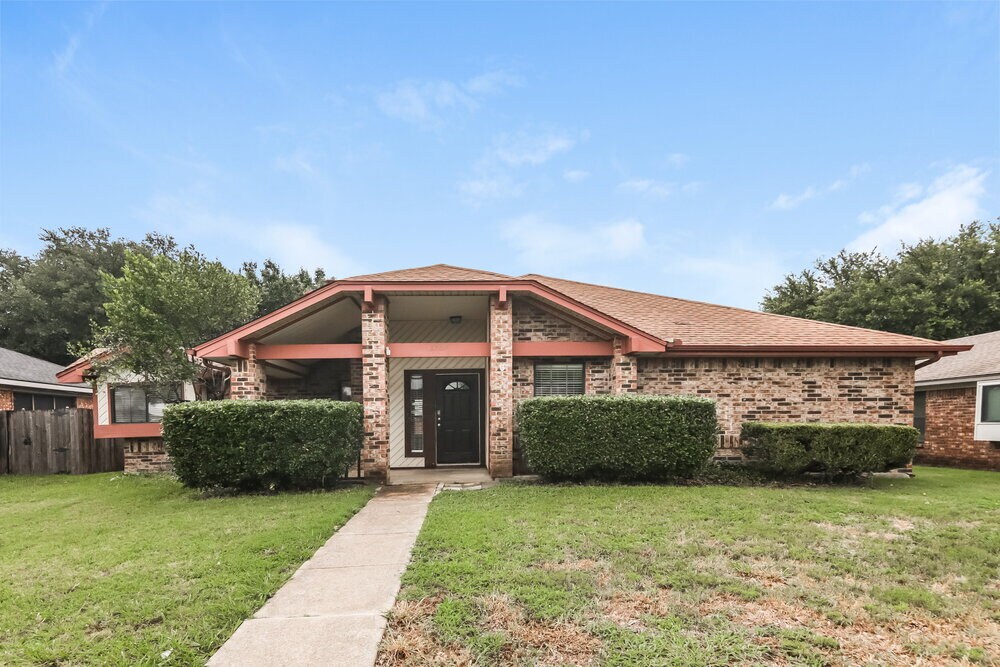 3702 Knights Bridge Dr in Rowlett, TX - Building Photo